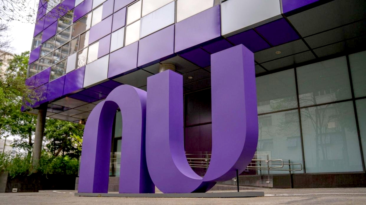 Mudança nas regras do Banco Central coloca o Nubank no caminho para virar banco de fato e manter a marca no Brasil