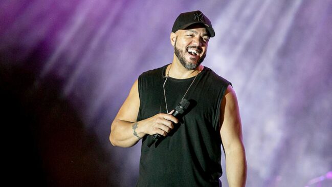 Belo apresenta seu show de pagode a partir das 18h50 desta quarta-feira