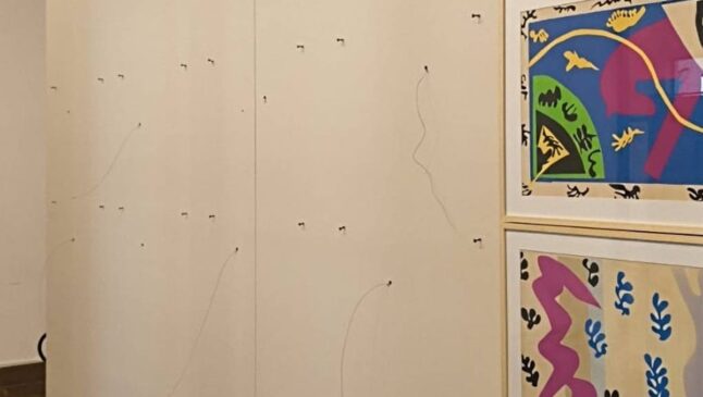Quadros arrancados pelos ladrões na Biblioteca Mário de Andrade