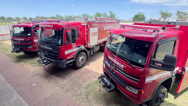 Entrega de dois Auto Bombas Leves e um Auto Tanque foram entregues nesta segunda