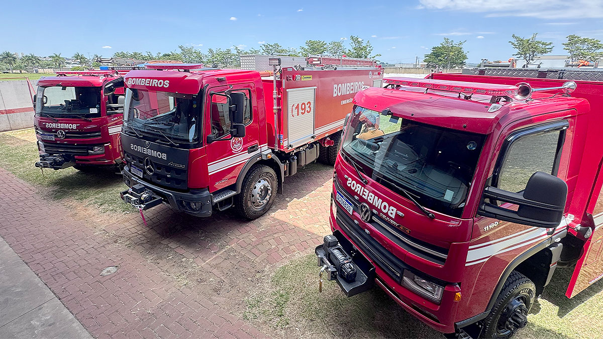 Entrega de dois Auto Bombas Leves e um Auto Tanque foram entregues nesta segunda