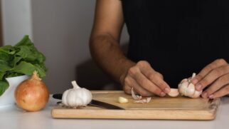 Internautas apotam possíveis benefícos de consumir o alho cru