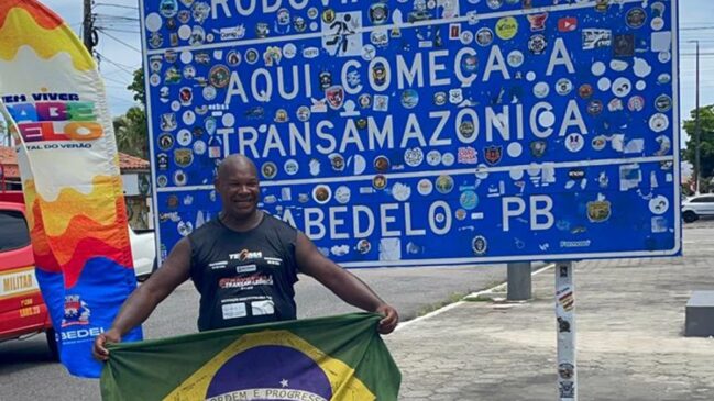 Carlos Dias ao chegar em Cabedelo, no litoral paraibano