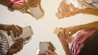 É necessário evitar postar fragilidades em momentos de dor, não publicar por impulsividade ou raiva e pedir proteção de forma consciente