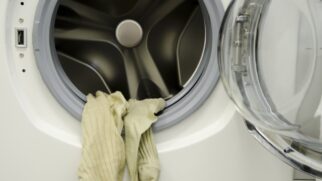 Prática comum após a lavagem pode favorecer mofo, odores e desgaste da máquina
