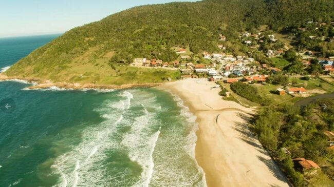 Praia da Gamboa, em Garopaba, litoral sul de Santa Catarina