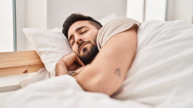 A explicação passa pelo funcionamento do cérebro e pelos mecanismos de relaxamento do corpo