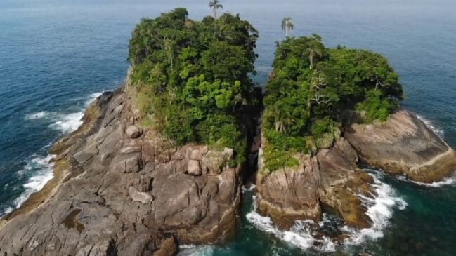 Atração é chamada de Ilha da Selinha, também conhecida como Ilha Rachada e tem o desembarque proibido no local