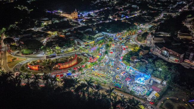 Natal de Luz de Santana de Parnaíba, na região metropolitana de São Paulo