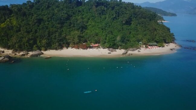 Veja o que fazer na Ilha do Pelado, como chegar de barco e dicas simples para aproveitar sem perrengue