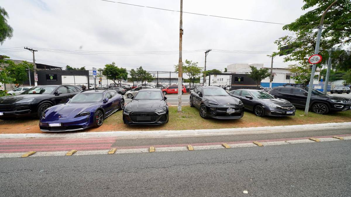 Carros de luxo estão entre os bens apreendidos na Operação Falso Mercúrio