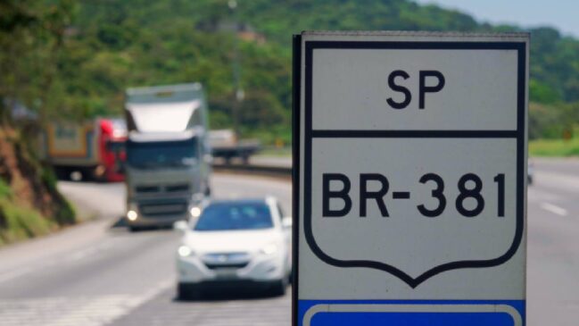 Rodovia BR-381, conhecida como Fernão Dias atende diariamente cerca de 250 mil veículos e impacta aproximadamente 16,6 milhões de pessoas