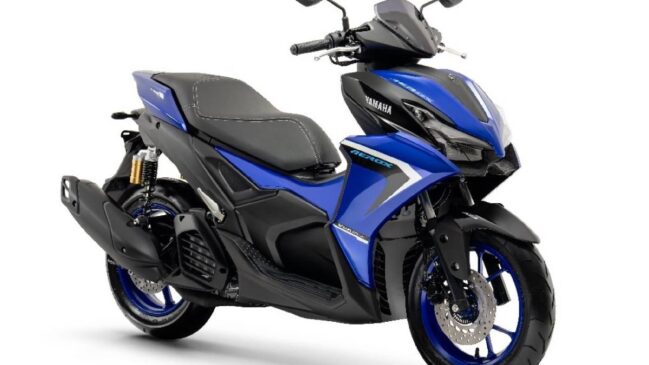 Modelo traz acabamento de aspecto premium, com assento com costuras aparentes, estampa em baixo-relevo e detalhes inspirados em motos de alta performance