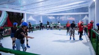 Entre as atividades oferecidas estão pista de patinação no gelo temática