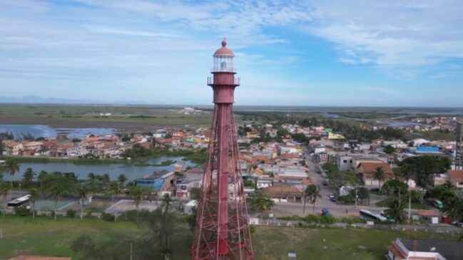 Município fluminense une praias tranquilas, prédios históricos e economia forte com petróleo e gás