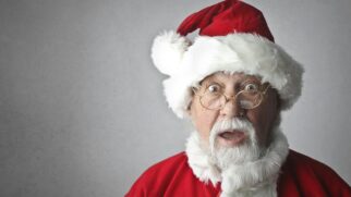 Querido Papai Noel, chegou aquela época mágica do ano em que o trenó sai da garagem, as renas entram em forma e o senhor, todo gordinho, de bochechas vermelhas e risada contagiante, percorre o mundo espalhando alegria