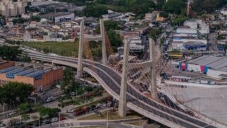 Obra é composta por dois viadutos estaiados e dois viadutos convencionais