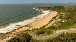 Praia do Pinho, em Balneário Camboriú, Santa Catarina