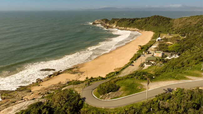 Praia do Pinho, em Balneário Camboriú, Santa Catarina
