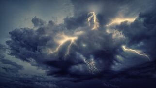 Ventos fortes e chuva volumosa deixam rastro de danos em Taubaté