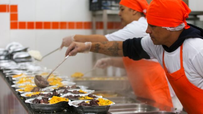 Comidas típicas de Natal e Ano Novo serão servidas no período do almoço