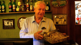 Em entrevista exclusiva à Gazeta, Adolfo Scardovelli Neto, de 77 anos, filho de uma das cozinheiras do restaurante italiano, Leonor Scardovelli (1912-2013), falou sobre a tradição, o cuidado e a gestão do local, que atravessam gerações