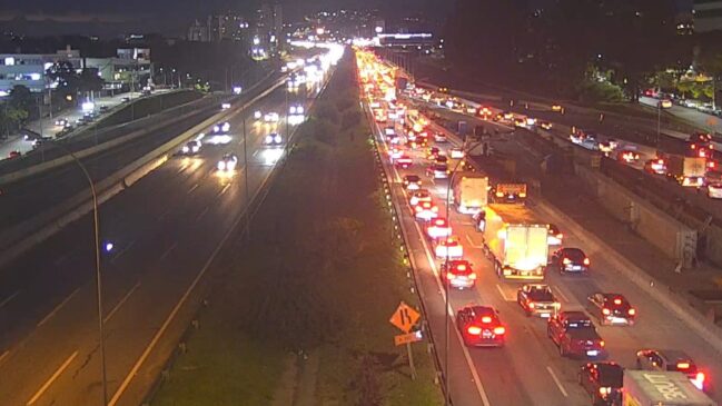 Pistas expressa e marginal da rodovia Castello Branco estão com oito km de congestionamento