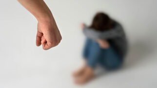 Quando uma mulher perde a voz, ela perde tudo; perde autonomia, clareza, percepção de risco e capacidade de pedir ajuda