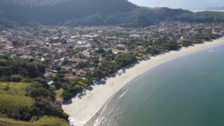 Localizada em São Sebastião, a praia combina segurança, conforto e clima tranquilo para todas as idades