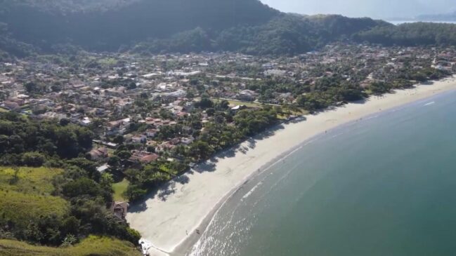 Localizada em São Sebastião, a praia combina segurança, conforto e clima tranquilo para todas as idades