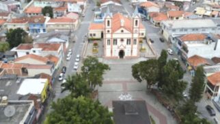 A cidade se orgulha de ser a nascente do rio Tietê