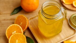 A casca de laranja libera d-limoneno, associado à neutralização de odore