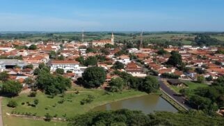 Com aproximadamente 15 mil habitantes, o município transformou o vestuário em seu principal motor econômico