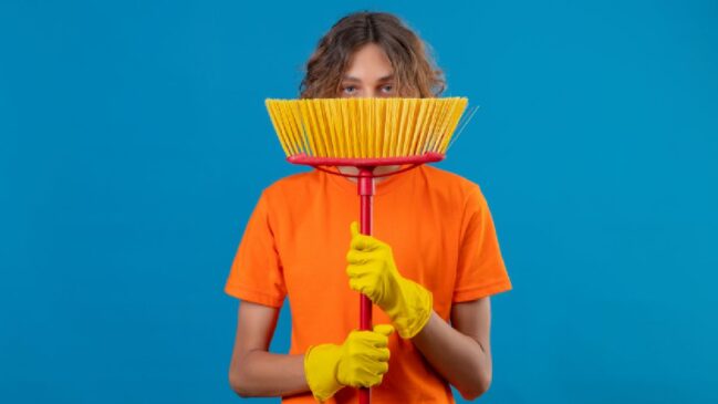 O truque é usar camadas de plástico bolha para aumentar a eficácia do pano de limpeza