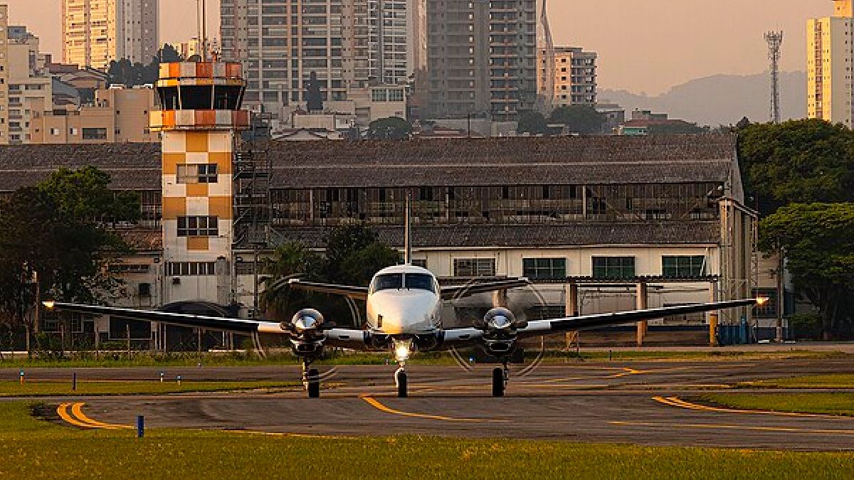 O Campo de Marte costuma ser citado como ponto-chave na aviação da capital