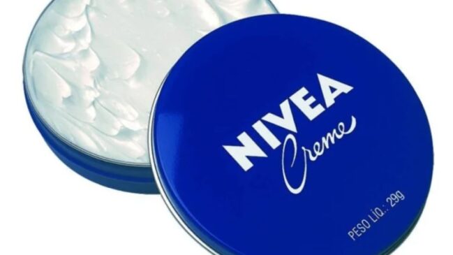 Efeito de luxo por R$ 20? Entenda por que a latinha azul da Nivea virou a favorita das especialistas
