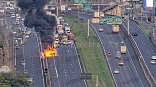 Trânsito na rodovia acumula aproximadamente sete quilômetros de extensão