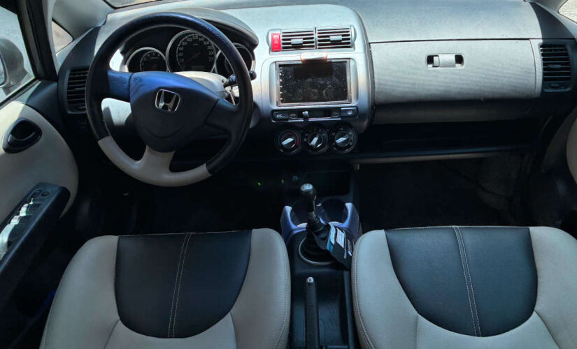 A primeira geração do Honda Fit (2003-2008) reúne potência, estilo, preço baixo e resistência
