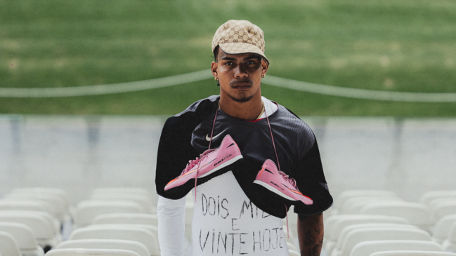 O rapper Danzo lançou o álbum DOISMILEVINTEHOJE