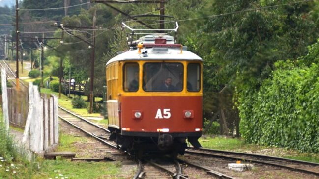 Tarcísio de Freitas assinou a autorização que permite a publicação do edital de leilão da ferrovia