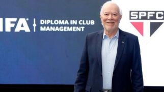 Harry tem 80 anos, é empresário e sócio do clube desde 1964