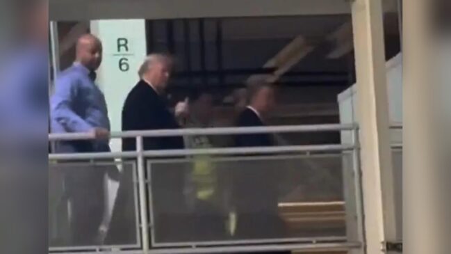 Momento da resposta do líder republicano foi captado por uma câmera no local