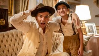 Sergio Guizé como Candinho na novela da Globo "Êta Mundo Melhor!"