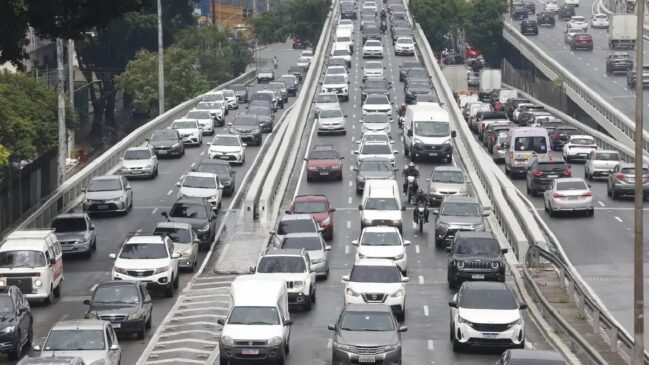 Governo encerra pausa de 10 anos e eleva teto do auxílio-transporte para R$ 680