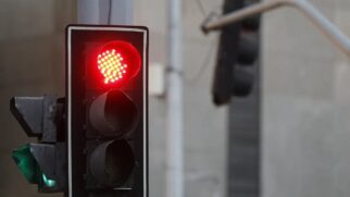 Segundo o governo federal, o objetivo da nova medida é reduzir o custo da primeira habilitação