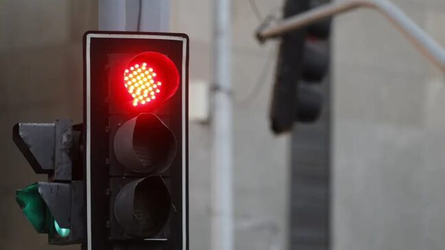 Segundo o governo federal, o objetivo da nova medida é reduzir o custo da primeira habilitação