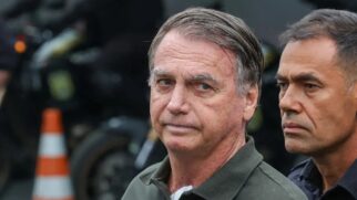 Bolsonaro foi levado ao hospital DF Star, em Brasília, após apresentar sintomas como febre, vômitos e calafrios