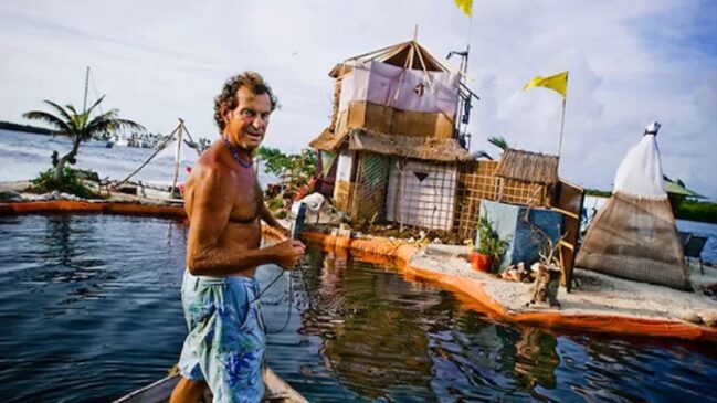 Sozinho, o britânico enviou ao mundo uma mensagem sobre sustentabilidade e reciclagem