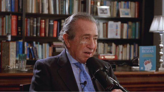 Enrique Rojas Montes, 77, possui décadas de experiência na área