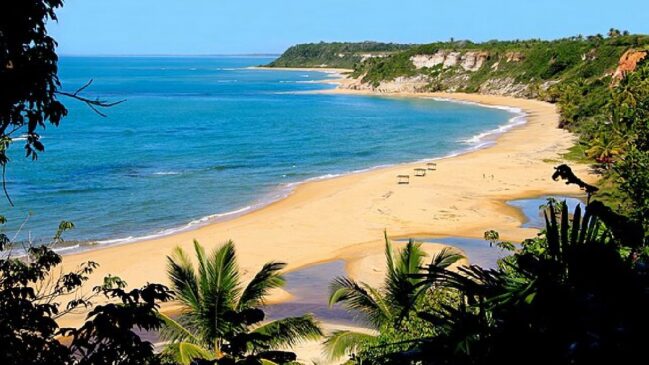 Praias isoladas são alguns dos maiores atrativos do local